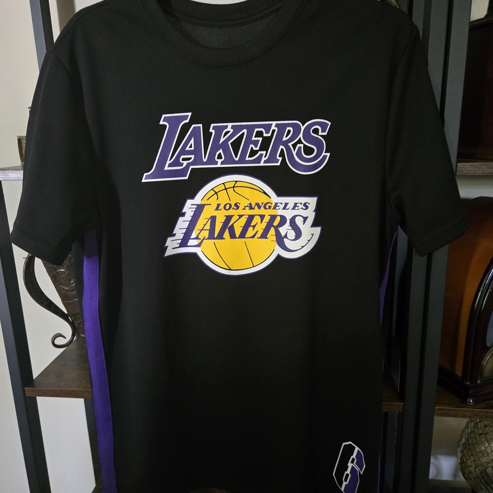 Los Angeles Lakers Mens Medium Black and Purple T-Shirt